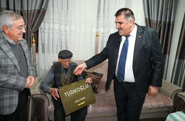Türkoğlu Belediye Başkanı Mehmet Karaca’dan Anlamlı Ziyaret: “Onlar Bizim Çınarlarımız”