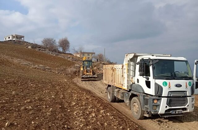 Onikişubat Belediyesi’nden Maksutlu Mahallesi’nde Yol Çalışması