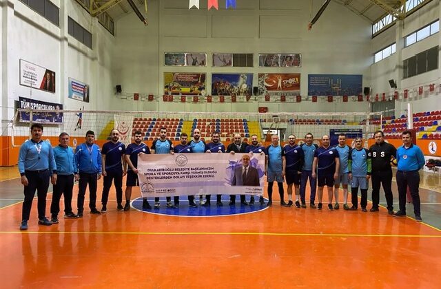 Dulkadiroğlu Belediyesi Voleybol Takımı, 6 Şubat Deprem Şehitleri Anısına Düzenlenen Turnuvada Mücadelesini Sürdürüyor