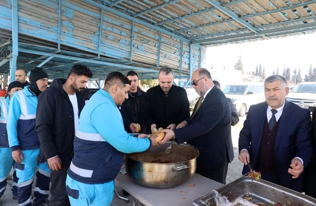Dulkadiroğlu Belediyesi’nden Personellere Yemek İkramı