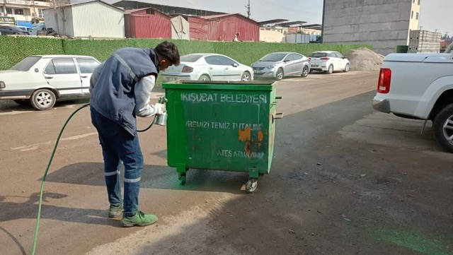 Onikişubat Belediyesi Çöp Konteynerlerinde Bakım ve Onarım Çalışmalarını Sürdürüyor