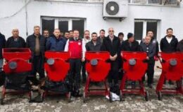 Andırın’da Çiftçilere yem kırma makinesi dağıtıldı