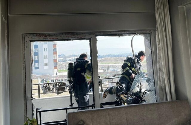 Kahramanmaraş’ta yangında itfaiye ekipleri 7 kişiyi kurtardı