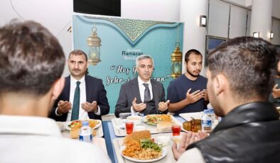 Vali Ünlüer, Üniversite Öğrencileriyle İftar Sofrasında Buluştu