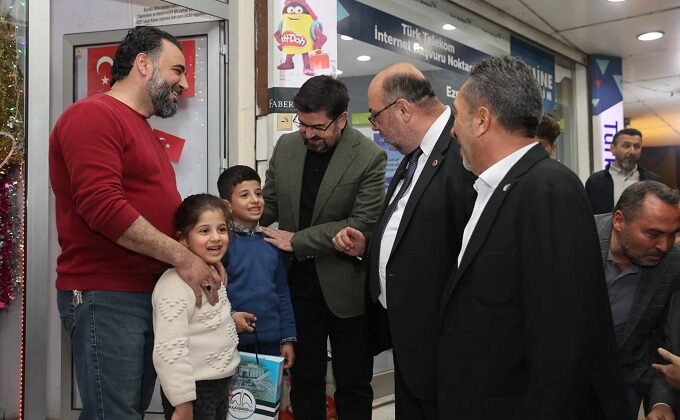 Başkan Akpınar, Esnafı Ziyaret Ederek Bayram Coşkusunu Paylaştı