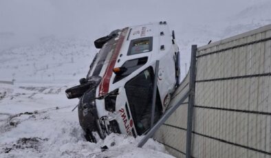 Kahramanmaraş’ta ambulans devrildi: 3 yaralı