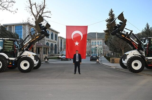 Türkoğlu Belediyesi, Altyapısını Güçlendirmek İçin Yeni İş Makineleri Satın Aldı