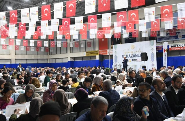 Büyükşehir Türkoğlu’nda Ramazan Sofrası Kurdu, Gönüller Bir Oldu
