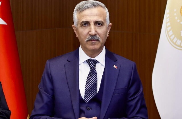 “Başta Kahramanmaraşlı hemşehrilerim olmak üzere, tüm milletimizin ve İslam âleminin Ramazan Bayramı’nı kutluyor