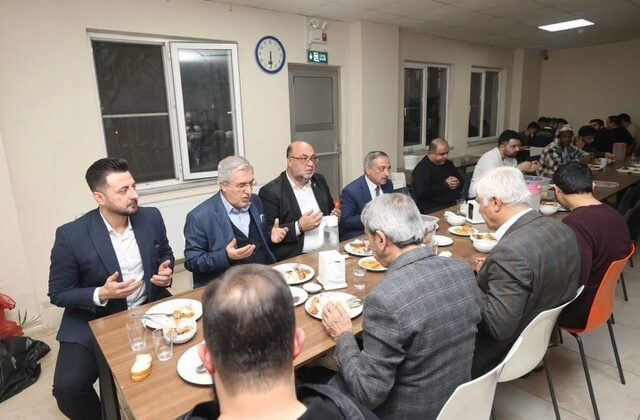 Başkan Mehmet Akpınar, Birlik Vakfı’nda Öğrencilerle İftarda Buluştu