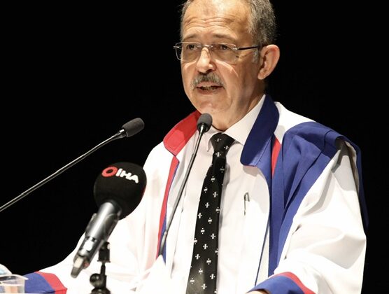 SANKO ÜNİVERSİTESİ REKTÖRÜ PROF. DR. GÜNER DAĞLI: “GECESİNİ GÜNDÜZÜNE KATARAK HİÇBİR FEDAKARLIKTAN KAÇINMAYAN HEKİMLERİMİZ VE SAĞLIK ÇALIŞANLARIMIZ, ÖVGÜLERİN EN BÜYÜĞÜNÜ HAK EDİYOR”