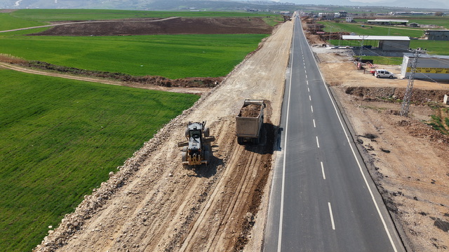 Batı Mahallelerin Ulaşım Standardını Artıracak Yol Yatırımı Sürüyor