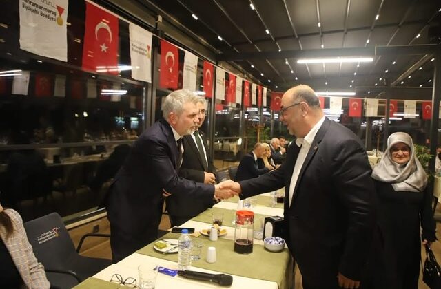 Kahramanmaraş Büyükşehir Belediye Başkanı Fırat Görgel, ilçe belediye başkanları, meclis üyeleri ve ailelerinin katılımıyla iftar programı düzenledi