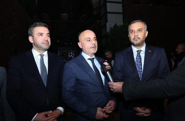 AK Parti Onikişubat Teşkilatı Mahalle Başkanlarıyla İftarda Buluştu