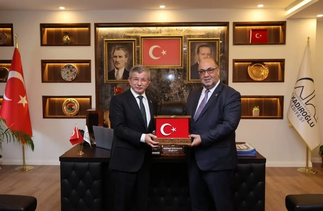 Ahmet Davutoğlu’ndan Dulkadiroğlu Belediyesi’ne Ziyaret