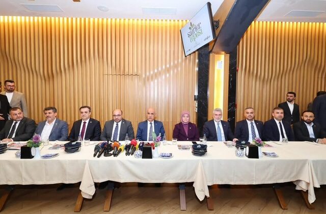 AK Parti Basın Buluşması: Yerel Yöneticiler ve Milletvekilleri Bir Araya Geldi