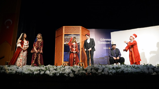 Büyükşehir’in Ramazan Etkinlikleri “Sosyal Ailem” Adlı Komedi Gösterisiyle Noktalandı