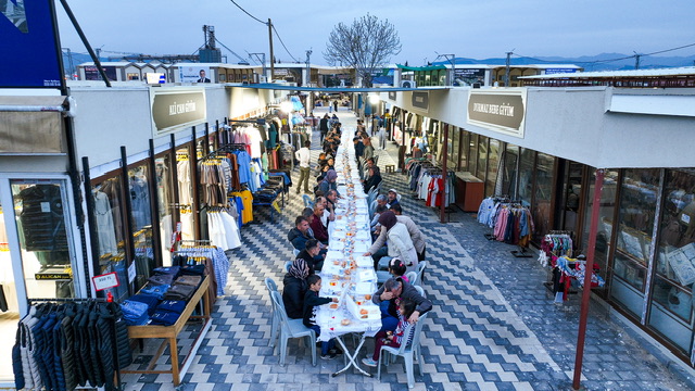 Büyükşehir’in Bereket Sofrası Bu Kez Derepazarı Esnaf Çarşısı’nda Kuruldu