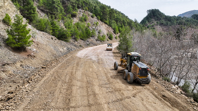 Andırın’la Merkezin Ulaşımını 20 Kilometre Kısaltacak Yol İnşaatı Hızla İlerliyor