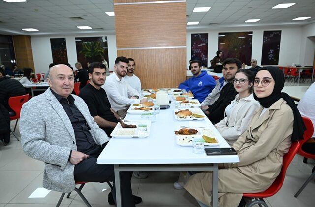 Rektör Yasım, İftar Programında Öğrencilerle Buluştu