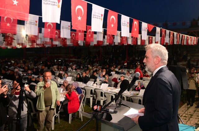 Büyükşehir’in İftar Sofrası Bu Kez Onikişubat’ta Yüzlerce Vatandaşı Ağırladı