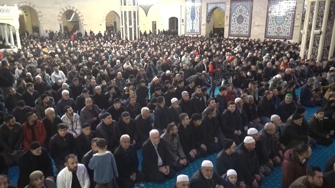 Kadir Gecesi’nde Abdulhamid Han Camii’nde 20 Bin Kişi İbadet Etti