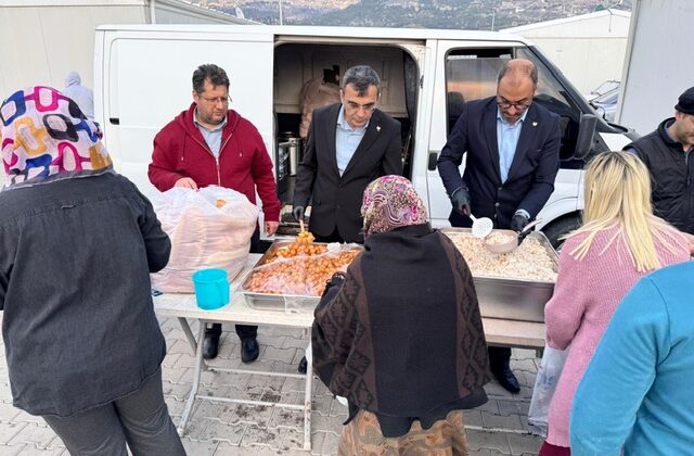 HAVA-İŞ Sendikası, Depremzedelere İftar Yemeği Dağıtmaya Devam Ediyor