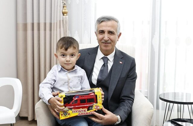 Vali Ünlüer’den Depremzede Ailelere Anlamlı Ziyaret