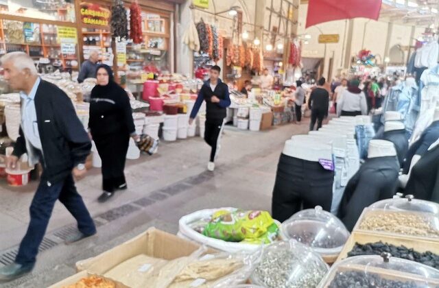 Kahramanmaraş’ta Bayram Hazırlıkları Başladı: Çarşılar Hareketlendi, Ev Hanımları Tatlı Yaptı