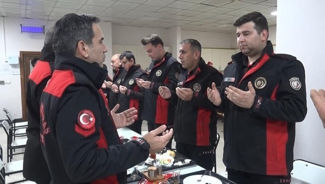 Kahramanmaraş’ta İtfaiyecilerin Zorlu Sahur Vakti