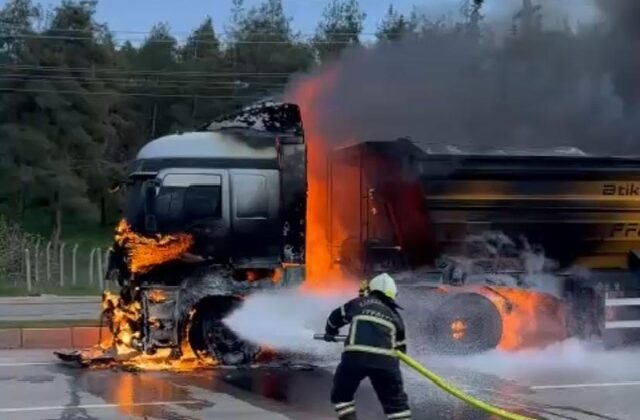 Kahramanmaraş’ta seyir halinde olan tır alev topuna döndü