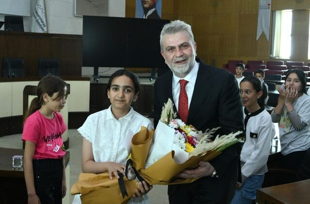 Başkan Görgel, Koltuğu Minik Başkan Mina Nur’a Devretti