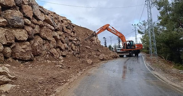 Dulkadiroğlu Belediyesi, Yol Onarım Çalışmalarını Aralıksız Sürdürüyor
