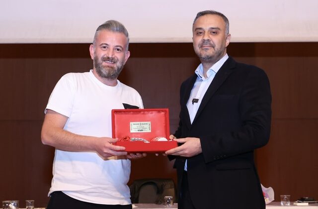 Onikişubat Belediyesi, ‘Kazandıran Taktikler’le ünlü hocaları öğrencilerle buluşturdu