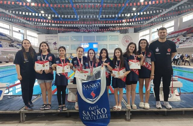 SANKO OKULLARI KÜÇÜK KIZ YÜZME TAKIMI BÖLGE ŞAMPİYONU OLDU
