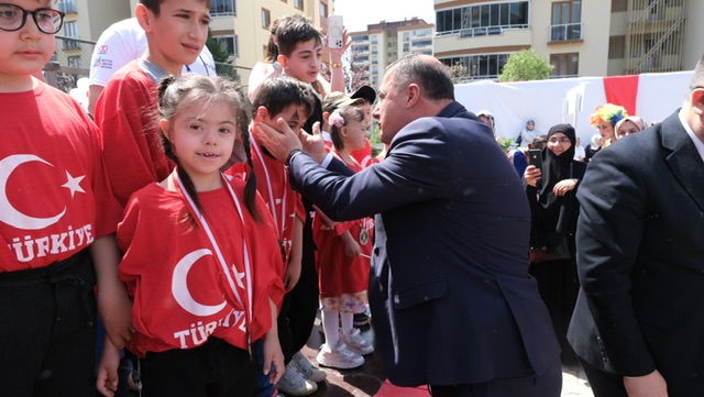 ONİKİŞUBAT BELEDİYESİ’NDEN EN ANLAMLI 23 NİSAN ŞENLİĞİ