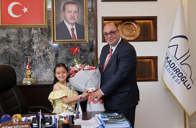 DULKADİROĞLU’NDA 23 NİSAN COŞKUSU: BAŞKANLIK MAKAMI MERVE NİDA SARP’A EMANET EDİLDİ