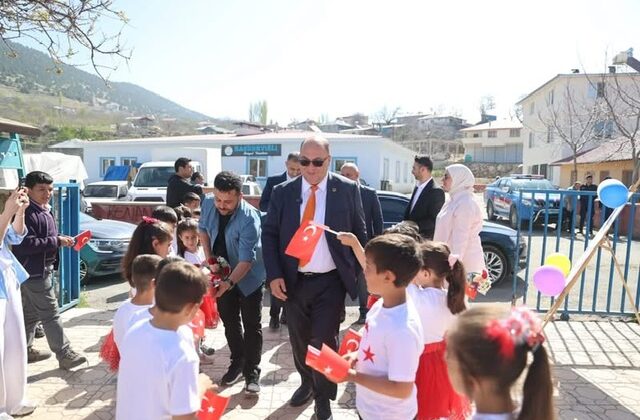 Dulkadiroğlu’nda 23 Nisan Coşkusu: Miniklerden Renkli Gösteriler