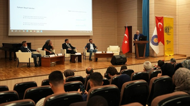 Akademisyenler, Edebiyatın DüşündürücüGücünü Ele Aldı