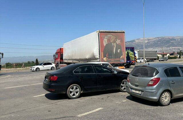 Kahramanmaraş’ta Otomobil Tıra Çarptı: Biri Bebek, 2 Yaralı