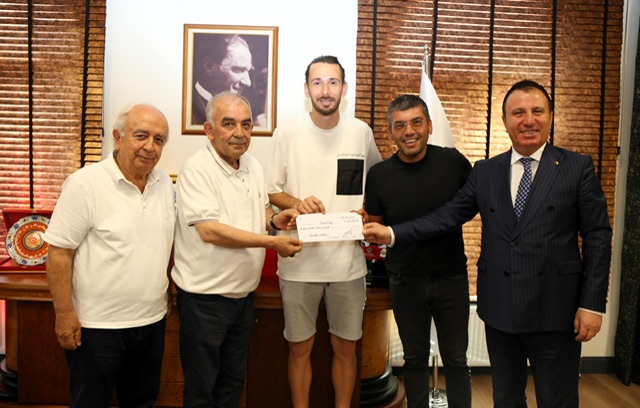 BAŞKAN NARLI’DAN GOL KRALI AYKUT ÇİFT’E ÖZEL ÖDÜL!