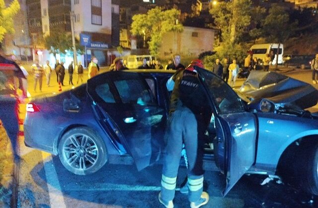 Kahramanmaraş’ta otomobil paramparça oldu