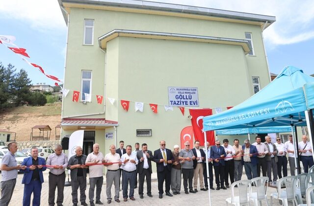GÖLLÜ MAHALLESİ’NDE CAMİ VE SOSYAL TESİS DUALARLA HİZMETE AÇILDI