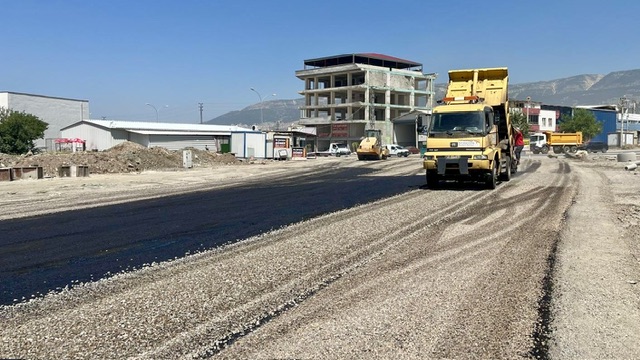 Büyükşehir’den Yeni Sanayi Sitesi’ne Asfalt