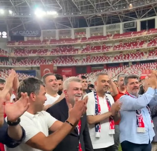 Başkan Hanifi Toptaş’tan Şampiyon İstiklalspor’a Tebrik: “Helal Olsun Size Çocuklar!”