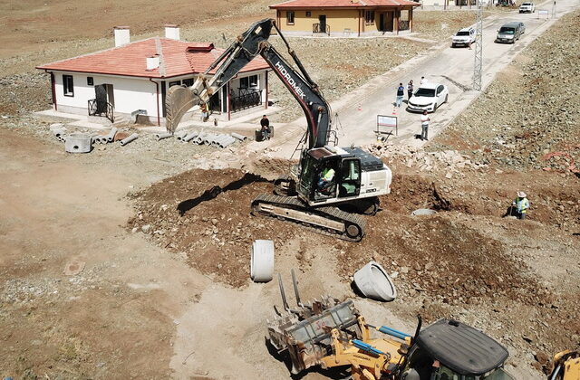 7 İlçe 34 Mahallede Köy Evlerine 240 Milyonluk Altyapı Yatırımı