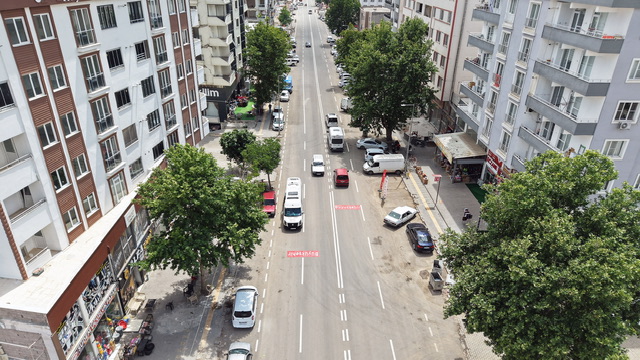 Büyükşehir Türkoğlu’nda Caddeleri Bir Bir Yeniliyor