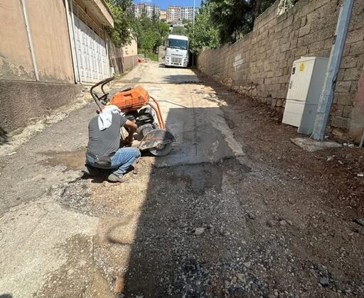 Onikişubat Belediyesi, Mağralı Mahallesi’nde Yol Tahribatlarını Gideriyor
