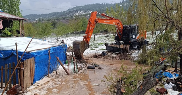 DULKADİROĞLU BELEDİYESİ’NDEN SEL MÜDAHALESİ