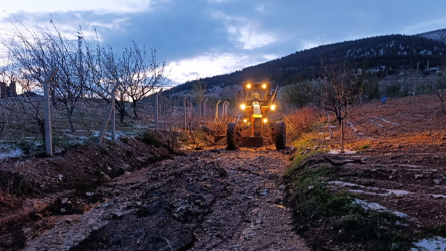 Büyükşehir, Dulkadiroğlu Kırsalında Yağışın Getirdiği Olumsuzlukları Ortadan Kaldırıyor